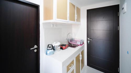 Best Choice and Comfy Studio Apartment at Suncity Residence By Travelio - image 4