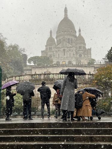 Montmartre joli 2 pièces au pied du Sacré Coeur, Paris