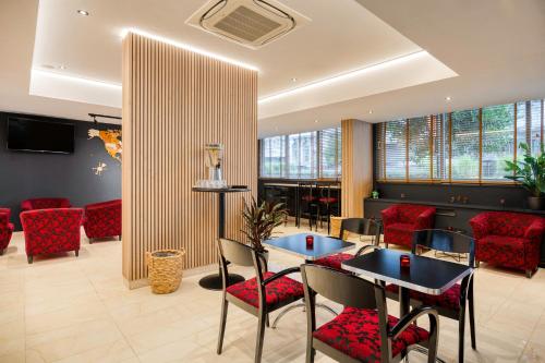 ห้องส่วนกลางสำหรับนั่งเล่น/ดูทีวี, เฟิสต์ ยูโรแฟลต โฮเต็ล (First Euroflat Hotel) near รัฐสภาสหภาพยุโรป