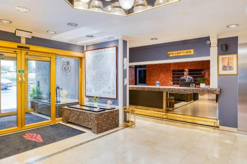 ล็อบบี้, เฟิสต์ ยูโรแฟลต โฮเต็ล (First Euroflat Hotel) near รัฐสภาสหภาพยุโรป