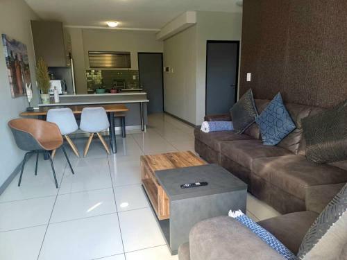 NJ MERENSKY 33 Windhoek, Windhoek