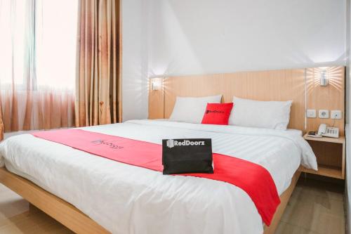 RedDoorz Premium at Hotel T-ONE Jambi Room Type - Deluxe Double Room