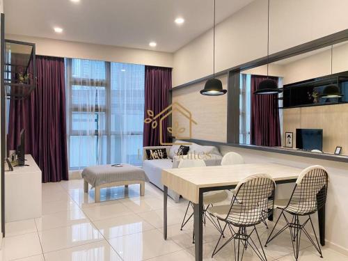 The Robertson Bukit Bintang Luxe Suites near Hawker Stalls in Chinatown