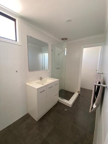 ห้องน้ำ, Shark Bay Cottages in เดนแฮม