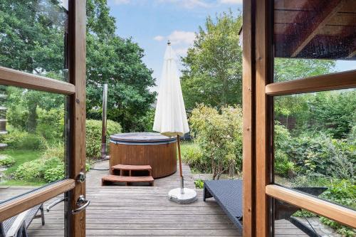 Facilities, Charming Cabin With Wilderness Hot Tub in Asnæs