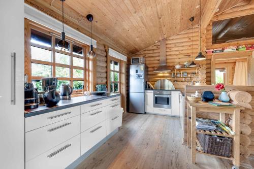 Facilities, Charming Cabin With Wilderness Hot Tub in Asnæs