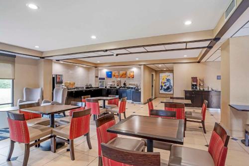 Food and beverages, Comfort Inn Opelika - Auburn in Opelika (AL)