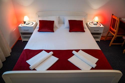 Guest House Cesic - Tap to explore photos