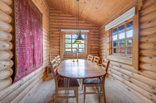 Facilities, Charming Cabin With Wilderness Hot Tub in Asnæs