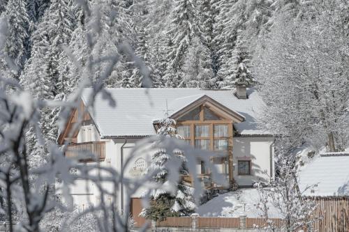 Exterior view, Ciasa Iachin - Dolomites Dream Retreat in San Martino In Badia