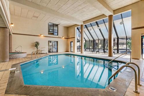 Swimming pool, The Wander Hotel, a Ramada by Wyndham in Gatlinburg (TN)