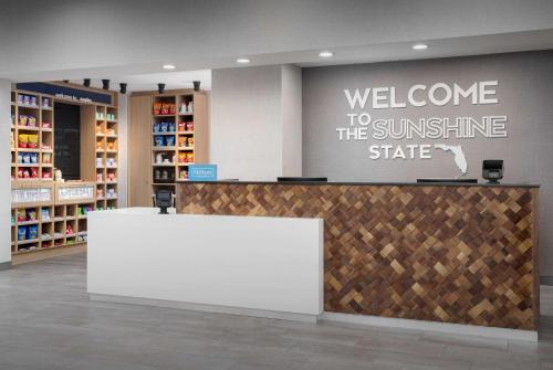 大堂, Hampton Inn and Suites by Hilton Naples South in 東那不勒斯