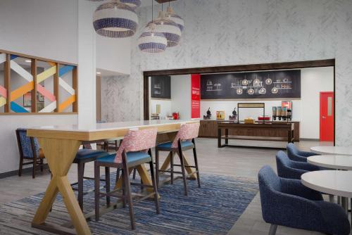 Alimentos e Bebidas, Hampton Inn and Suites by Hilton Naples South in East Naples