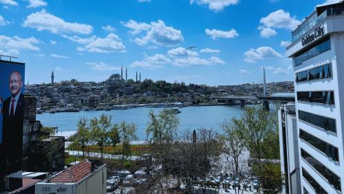 Astounding Sea View Apartment in Karaköy 4BR, 2BA, Istanbul