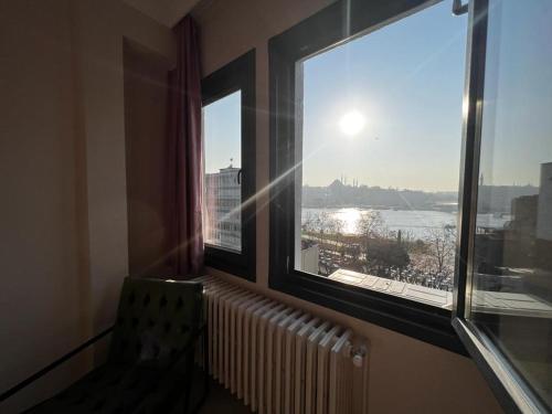 Astounding Sea View Apartment in Karaköy 4BR 2BA - image 3