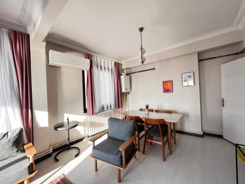 Astounding Sea View Apartment in Karaköy 4BR 2BA - image 9