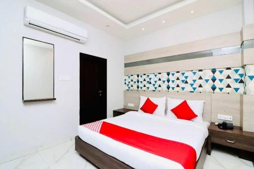 Hotel MEGHA INN in Charbagh