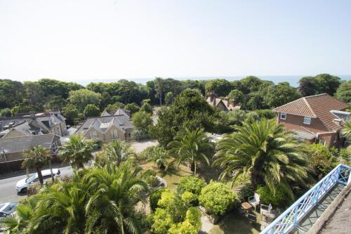 St Maur - image 14