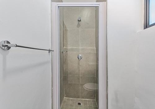 Shower, Retreat in Randburg - The Base Apartments, Ferndale near Delta Park