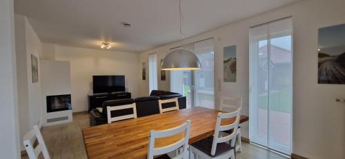 Three-Bedroom House image 10