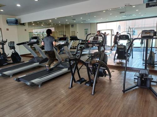 Faiza Service Suite Times Square - image 2