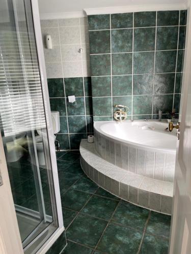 Brenton Beach House - image 4