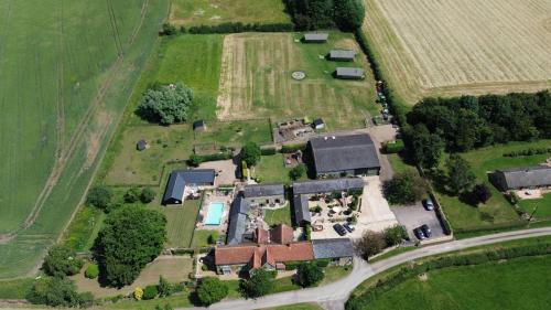 Фасада на хотела, Lower Dovehouse in Олни