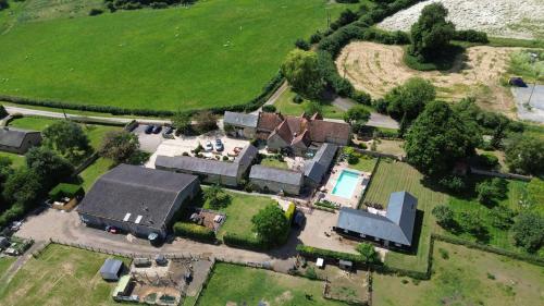 Фасада на хотела, Lower Dovehouse in Олни