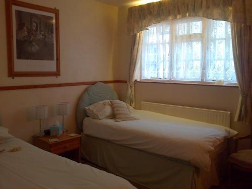 Lewinsdale Lodge - image 3