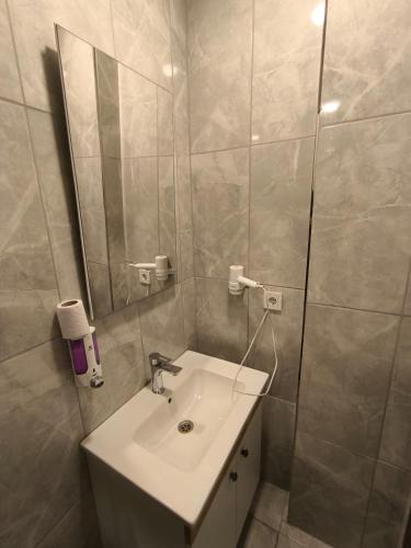 Edwin PLUS – Istanbul, FL