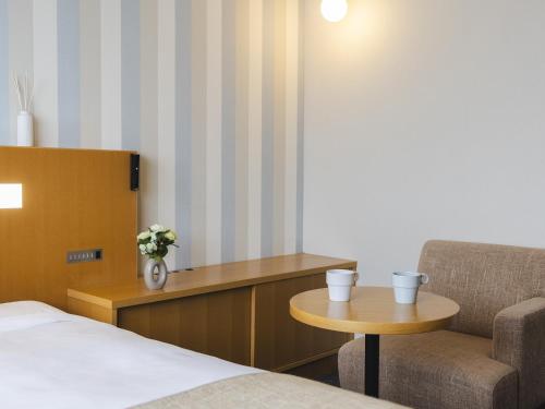 Superior Double Room - Non-Smoking image 6