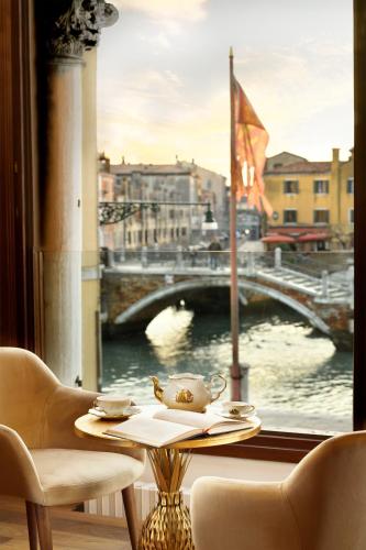 Swan DolceVita Prestige Stay - Canal View & Exclusive Experience, Venedig (Foto 9)
