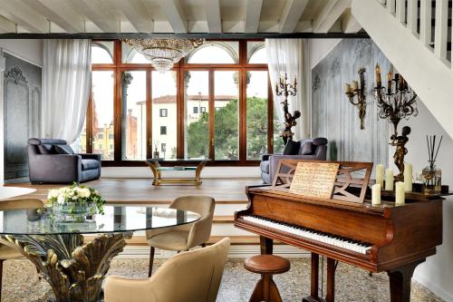 Swan DolceVita Prestige Stay - Canal View & Exclusive Experience, Venedig (Foto 8)