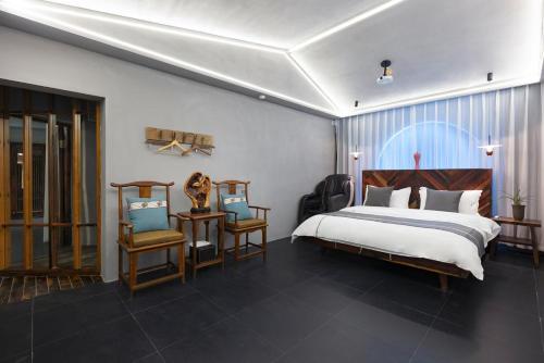 2 queen beds