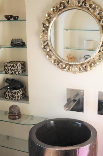 Luxury Apartment image 5