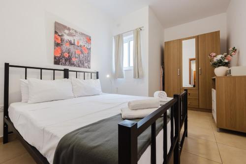 Tropea Court Sliema Apartment 5B by Homely