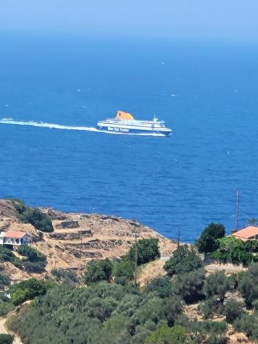Kilátás, Το Μπαλκόνι της Ξανθής (Το Μπαλκονι της Ξανθης) in Ikaria Sziget