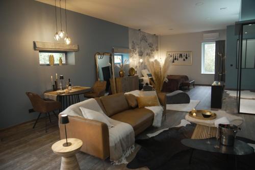 chambre romantique avec jacuzzi privatif hotel Yoncq
