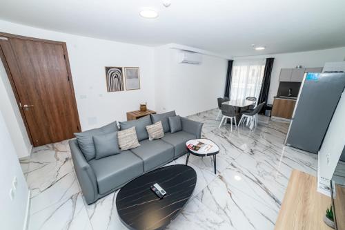 Modern 2-Bedroom Apartment with Terrace - By HostMT 4