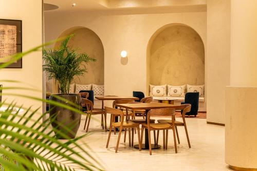 Majestic Cove Hotel - Formerly Le Méridien Fairway - image 6