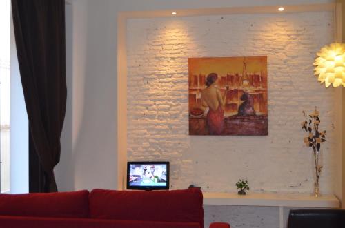 One-Bedroom Apartment image 5