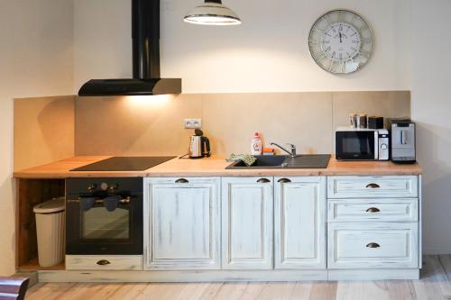 Kitchen, Apartmany Klatovska near Penzion & Restaurant U Zlomene Lyze