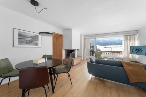 Apartment with Mountain View