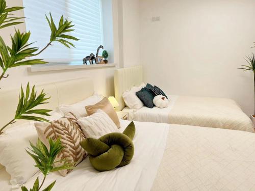 LuoMa - Bright Twin-Bed Room in Historic Shanghai Lane House - image 3