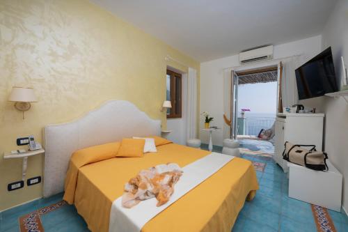 Deluxe Double or Twin Room with Sea View image 10