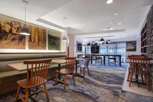 Fairfield by Marriott Inn & Suites Rochester West/Greece - 식음료(F&B)