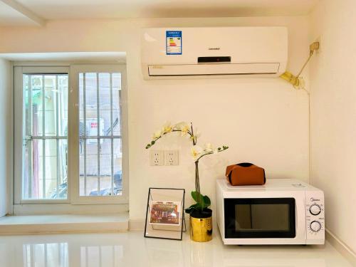 HuaJian - Stylish Duplex Loft - image 2