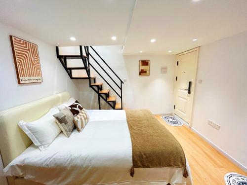 One-Bedroom Apartment image 7