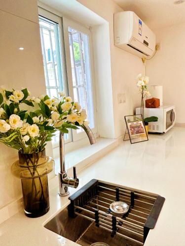 One-Bedroom Apartment image 3