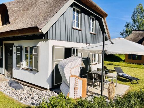 Ferienhaus Küstenkind Feriendorf 08 Klein Stresow Rügen by ruyastay in Putbus, Deutschland